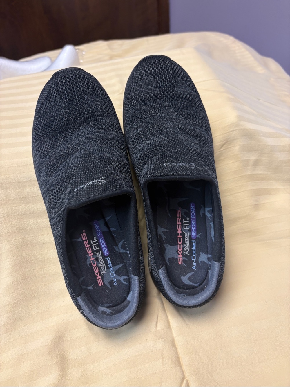 Skechers Womens Black Knit Slip-On Casual Sneakers